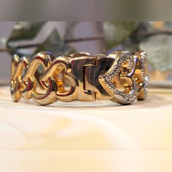 Goldtone cuff stylle bracelet with hearts - Picture 8 of 8